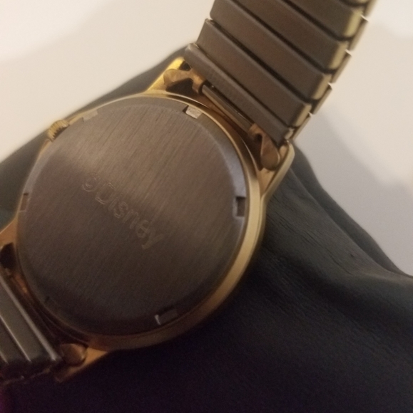 RARE! DISNEY Cast Member Retirement Watch - RARE! - Picture 3 of 7